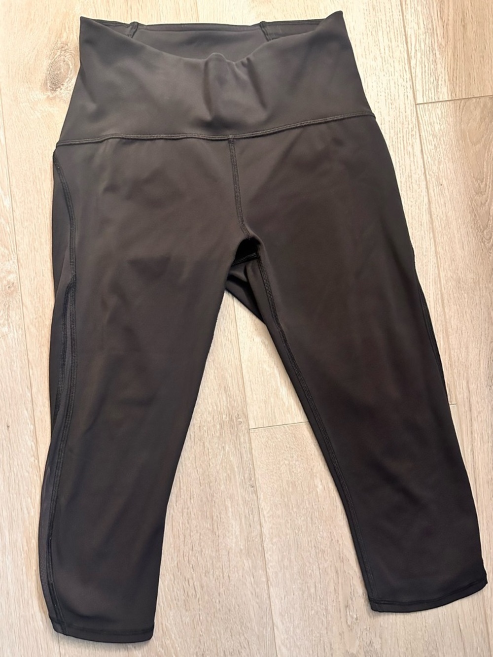 Lululemon Crop Leggings Black Size 6 Mesh Panel Athletic Capri